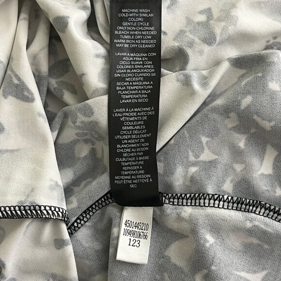 2/$30 White House Black Market Black & White Floral Ruched Chest Cami Top #8717 - Picture 9 of 11